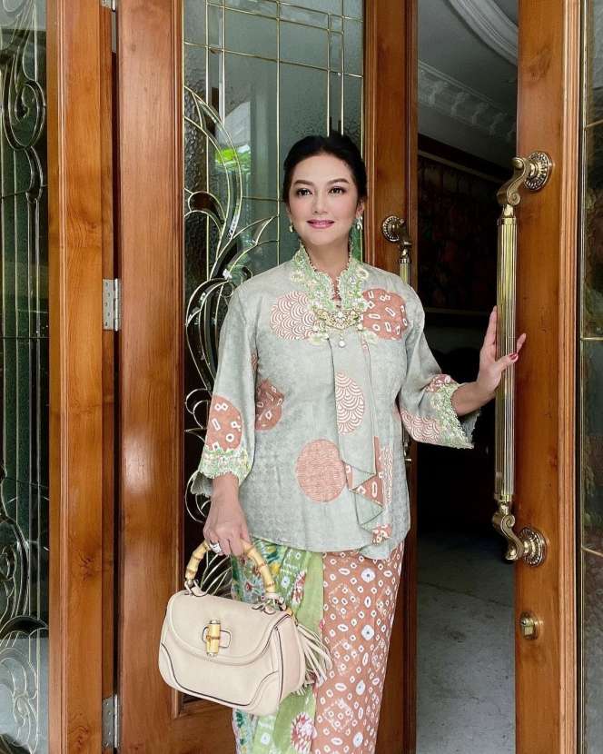 Adu Gaya Artis Cantik yang Dinikahi Anggota TNI Polri, Pilih Vakum dari Industri Hiburan, Kini Penampilannya Tuai Sorotan!