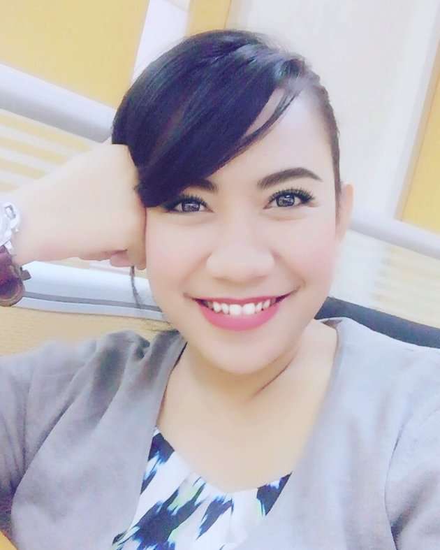 Pegawai Bank Cantik & Hot ini Ternyata Anak Komedian Legendaris, Ogah Jadi Artis Ngikuti Jejak Sang Papa, Lihat 8 Potretnya