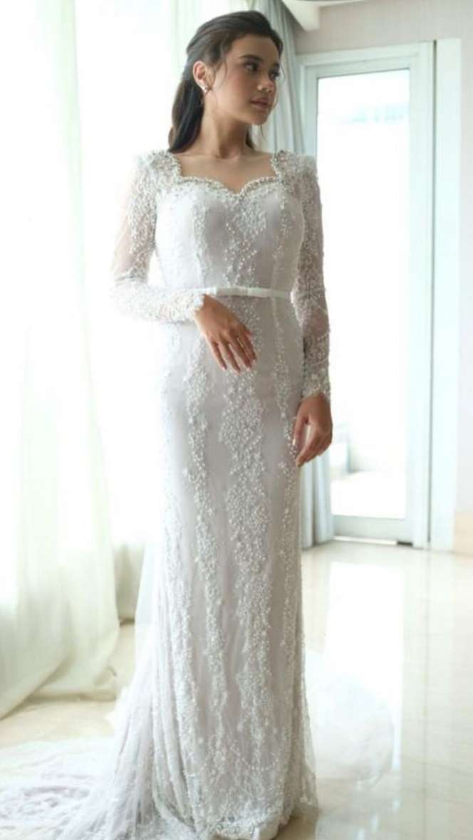 Adu Mewah Gaun Pengantin Artis dengan Model Tertutup, Terbaru Jessica Mila yang Tampil Klasik Bak Putri Kerajaan!