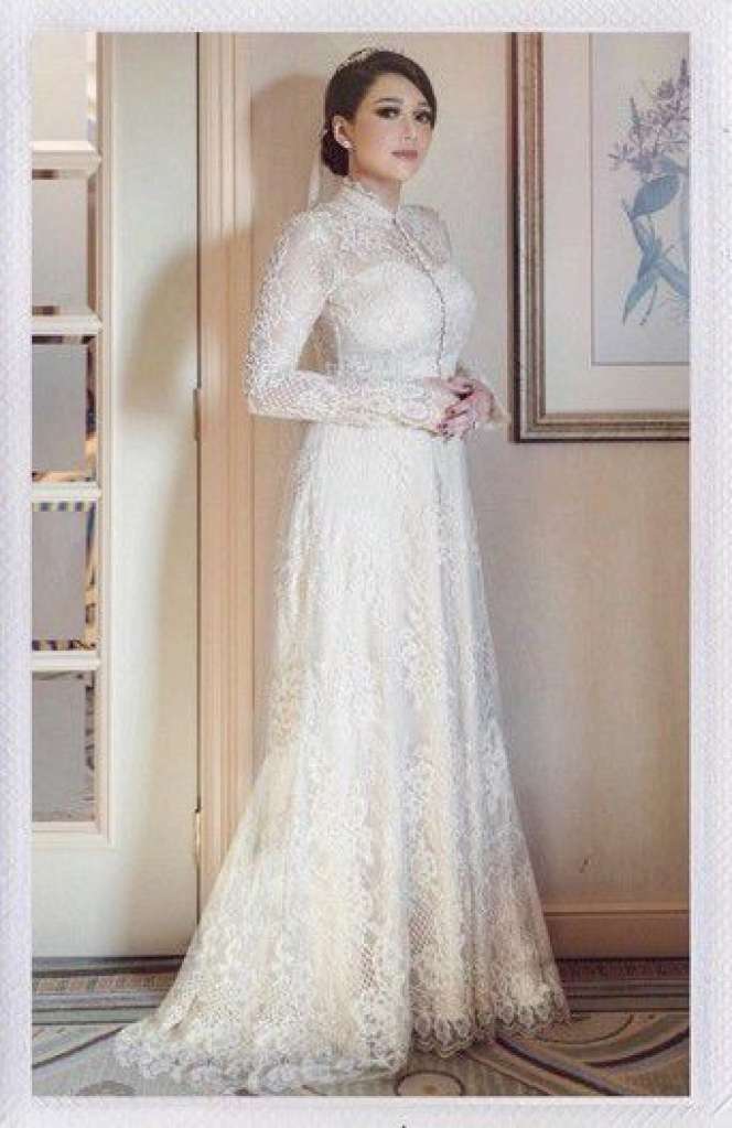 Adu Mewah Gaun Pengantin Artis dengan Model Tertutup, Terbaru Jessica Mila yang Tampil Klasik Bak Putri Kerajaan!