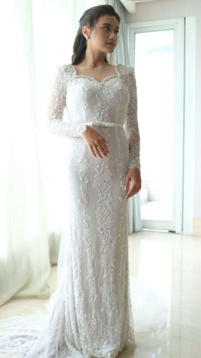 Adu Mewah Gaun Pengantin Artis dengan Model Tertutup, Terbaru Jessica Mila yang Tampil Klasik Bak Putri Kerajaan!