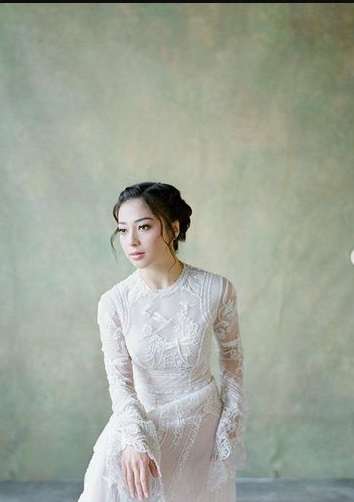 Adu Mewah Gaun Pengantin Artis dengan Model Tertutup, Terbaru Jessica Mila yang Tampil Klasik Bak Putri Kerajaan!