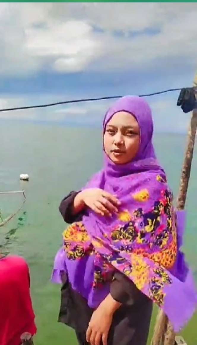 Potret Wanita Cantik Pemilik Rumah Apung dengan View Laut Biru, Kesehariannya Bikin Iri, Netizen: `Enak Bisa Makan Ikan Kapan Saja`