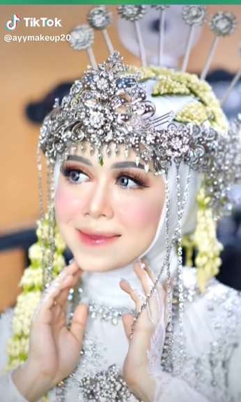 Hasil Makeup Pengantin Wanita dengan Adat Sunda Ini Malah Bikin Salah Fokus, Disebut Mirip Lesty Kejora Saat Nikah!