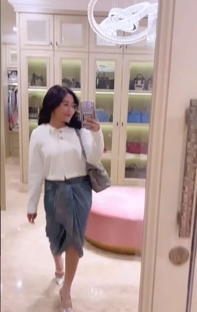 Adu Gaya Dian Sastrowardoyo dan Prilly Latuconsina Saat Jadi Dosen Praktisi, Fashionnya Curi Perhatian!