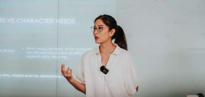 Adu Gaya Dian Sastrowardoyo dan Prilly Latuconsina Saat Jadi Dosen Praktisi, Fashionnya Curi Perhatian!