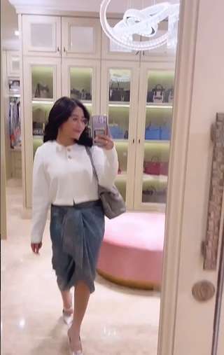 Adu Gaya Dian Sastrowardoyo dan Prilly Latuconsina Saat Jadi Dosen Praktisi, Fashionnya Curi Perhatian!