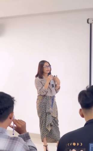 Adu Gaya Dian Sastrowardoyo dan Prilly Latuconsina Saat Jadi Dosen Praktisi, Fashionnya Curi Perhatian!