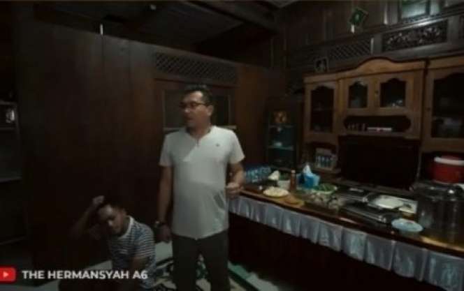 Potret Perbandingan Rumah Para Asisten Artis di Kampung Halaman, Punya Sus Rini Bikin Melongo!