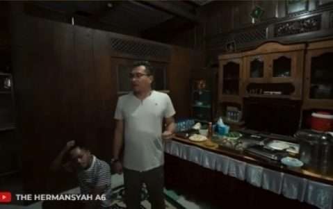 Potret Perbandingan Rumah Para Asisten Artis di Kampung Halaman, Punya Sus Rini Bikin Melongo!