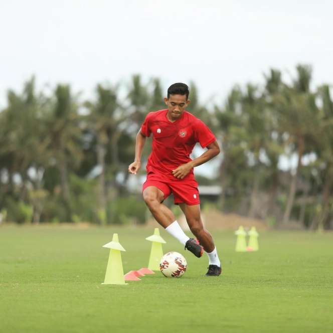 Potret Rizky Ridho Kapten Timnas Sepakbola Indonesia U-22 di Sea Games Kamboja yang Curi Perhatian, Penampilan Rapi hingga Berkepala Dingin!