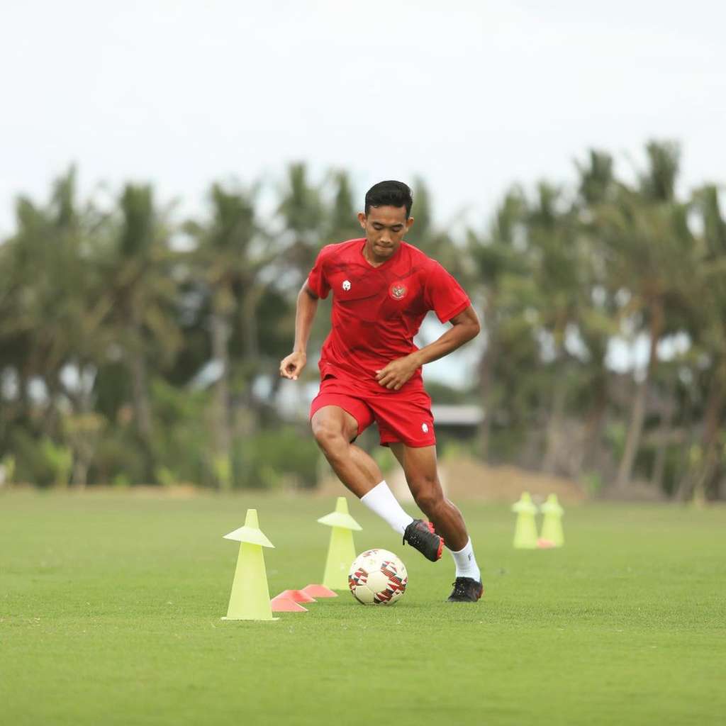 Potret Rizky Ridho Kapten Timnas Sepakbola Indonesia U-22 di Sea Games Kamboja yang Curi Perhatian, Penampilan Rapi hingga Berkepala Dingin!