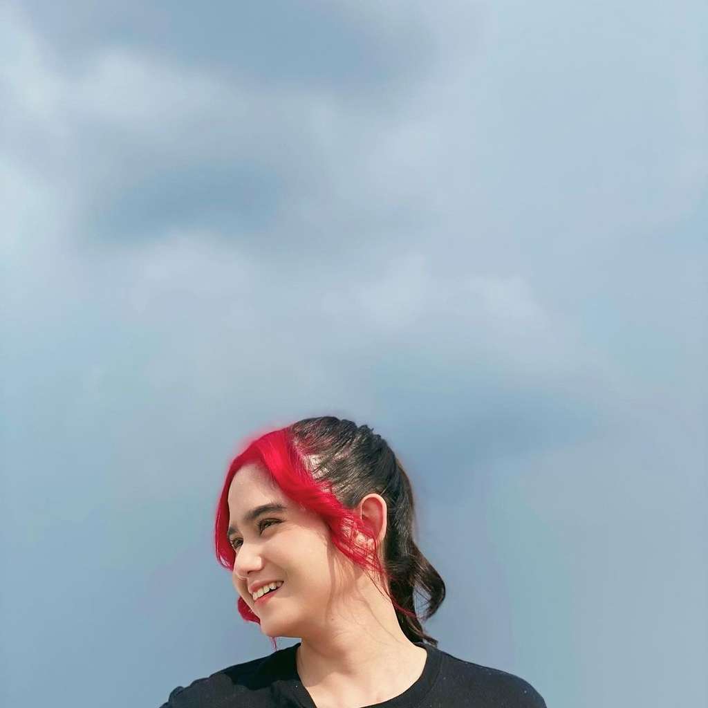 Potret Tissa Biani Pamer Rambut Tak Biasa