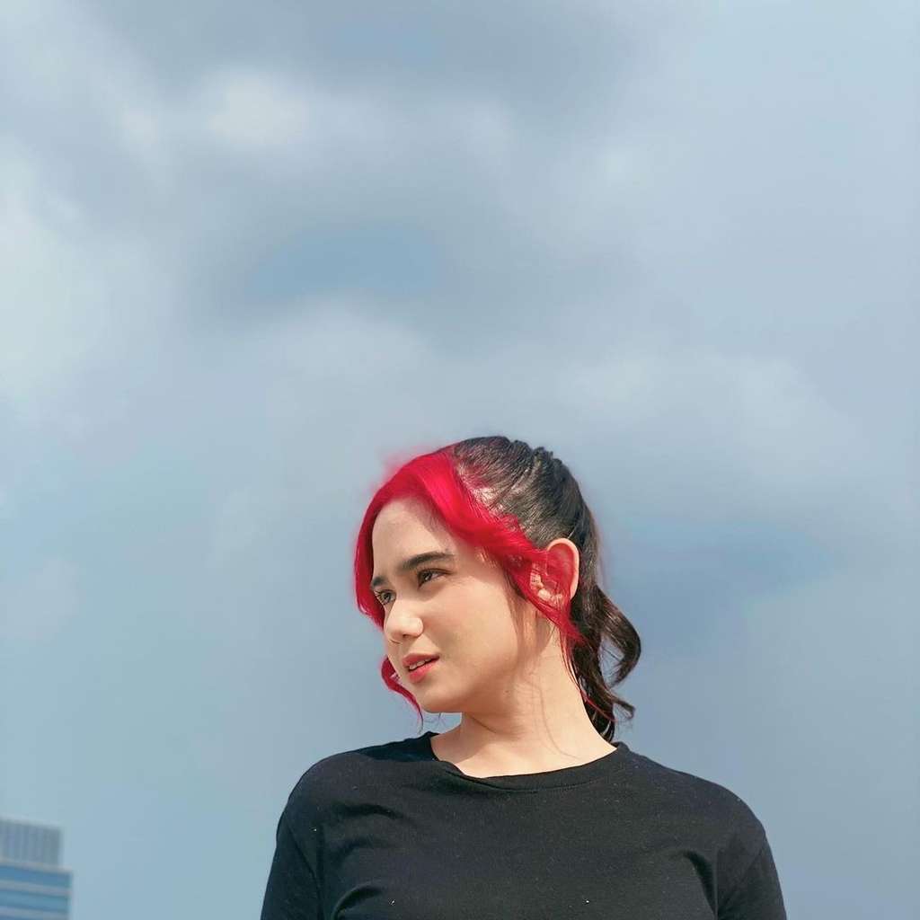 Potret Tissa Biani Pamer Rambut Tak Biasa
