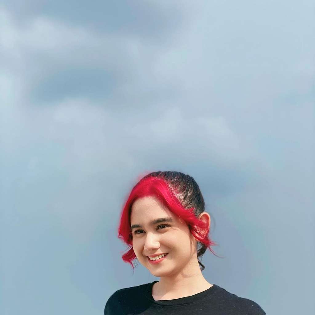 Potret Tissa Biani Pamer Rambut Tak Biasa