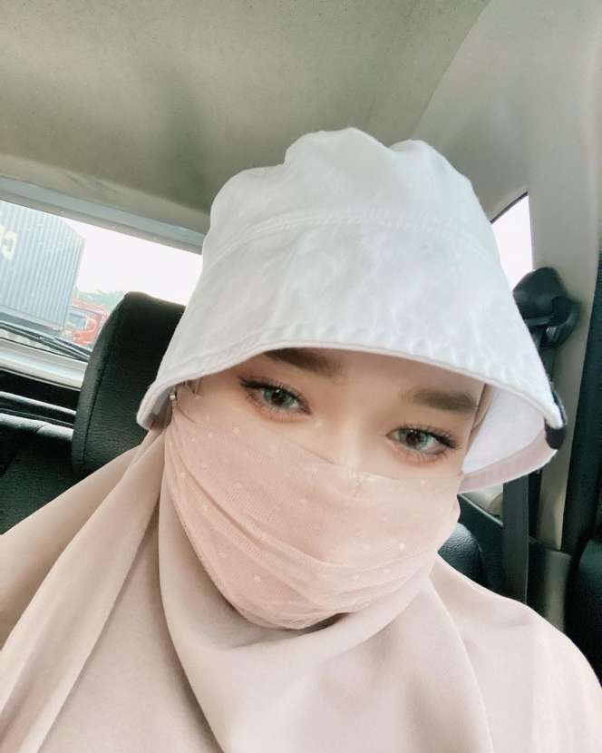 Potret Inara Rusli Putuskan Lepas Cadar Untuk Nafkahi Anak, Netizen: `Masyallah Parasnya Cantik Banget Bak Bidadari Turun ke Bumi`