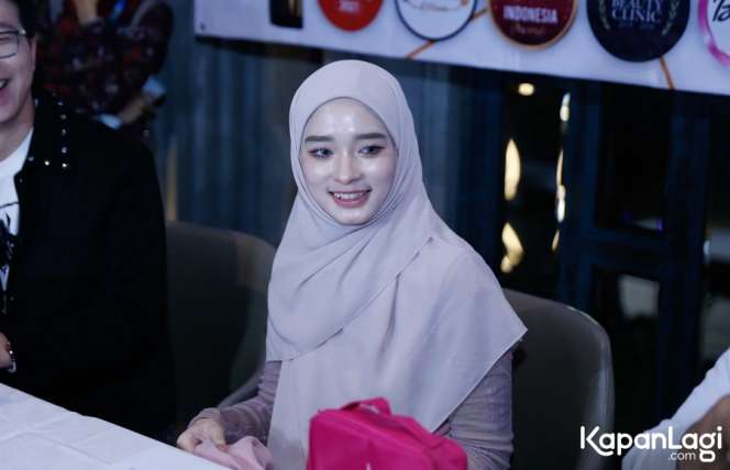 Potret Inara Rusli Putuskan Lepas Cadar Untuk Nafkahi Anak, Netizen: `Masyallah Parasnya Cantik Banget Bak Bidadari Turun ke Bumi`