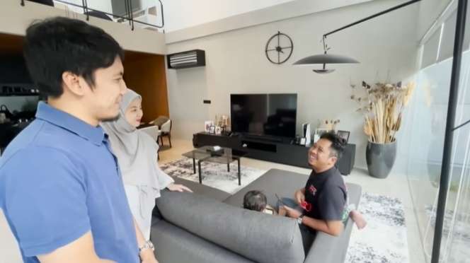 Baru Ditempati Satu Tahun, Inilah Potret Rumah Baru Desta dan Natasha Rizky yang Usung Konsep Monokrom, Kini Pernikahannya di Ujung Tanduk!