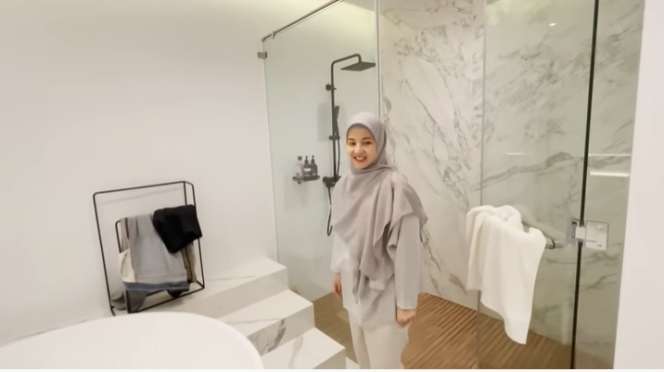 Baru Ditempati Satu Tahun, Inilah Potret Rumah Baru Desta dan Natasha Rizky yang Usung Konsep Monokrom, Kini Pernikahannya di Ujung Tanduk!