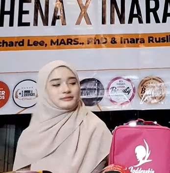 10 Potret Inara Rusli Setelah Lepas Cadar demi Hidupi Anak-Anak, Kecantikannya Dipuji Spek Bidadari