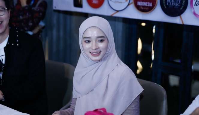 10 Adu Cantik Inara Rusli VS Tenri Annisa Setelah Lepas Cadar, Kini Mampu Bersaing, Yang Satu Disebut Bidadari!