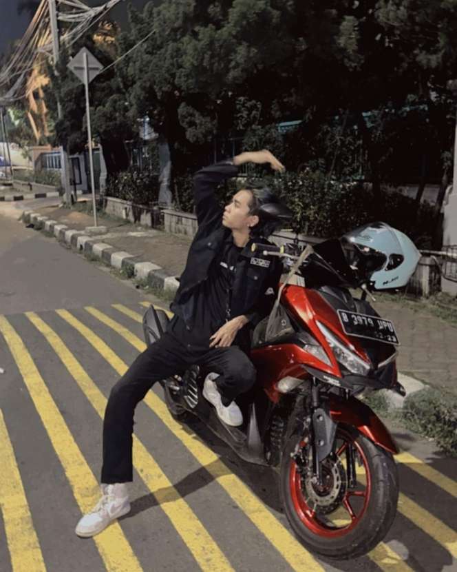 Masih Ingat Alif Cepmek si Dilan KW? Dulu Viral dengan Kalimat `Kamu Nanyeaa` Kini Penampilannya Berubah Drastis, Punya Pacar Baru!