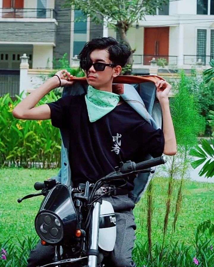 Masih Ingat Alif Cepmek si Dilan KW? Dulu Viral dengan Kalimat `Kamu Nanyeaa` Kini Penampilannya Berubah Drastis, Punya Pacar Baru!