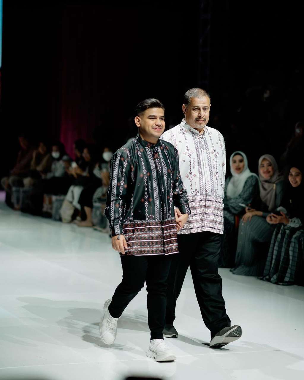 Adu Gaya Pak Muh VS Ayah Rozak, Lebih Keren Mana?