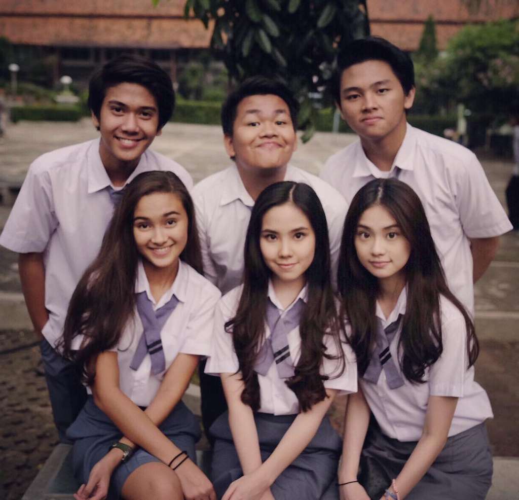 Potret Masa Kecil Gege Elisa Bikin Salfok, Bibit Cantiknya Sudah Kelihatan!