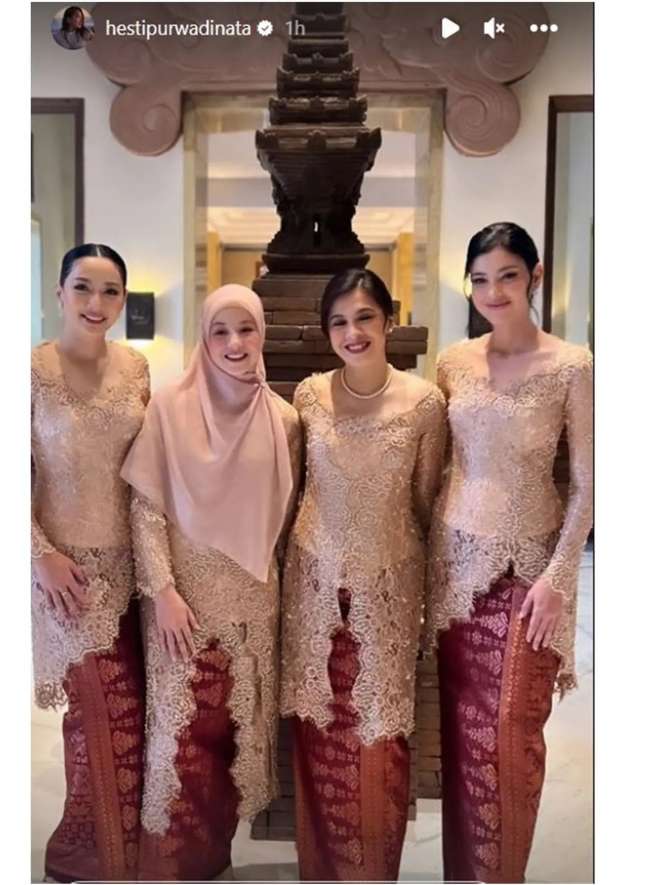 8 Potret Kebersamaan Desta & Natasha Rizky di Pernikahan Enzy Storia, Tampil Serasi, Masih Satu Mobil Bareng!