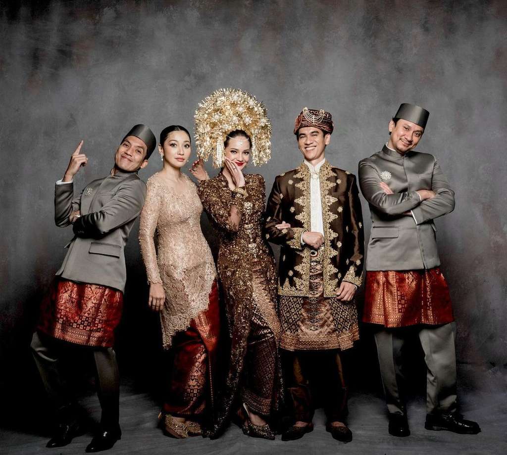 8 Potret Kebersamaan Desta & Natasha Rizky di Pernikahan Enzy Storia, Tampil Serasi, Masih Satu Mobil Bareng!