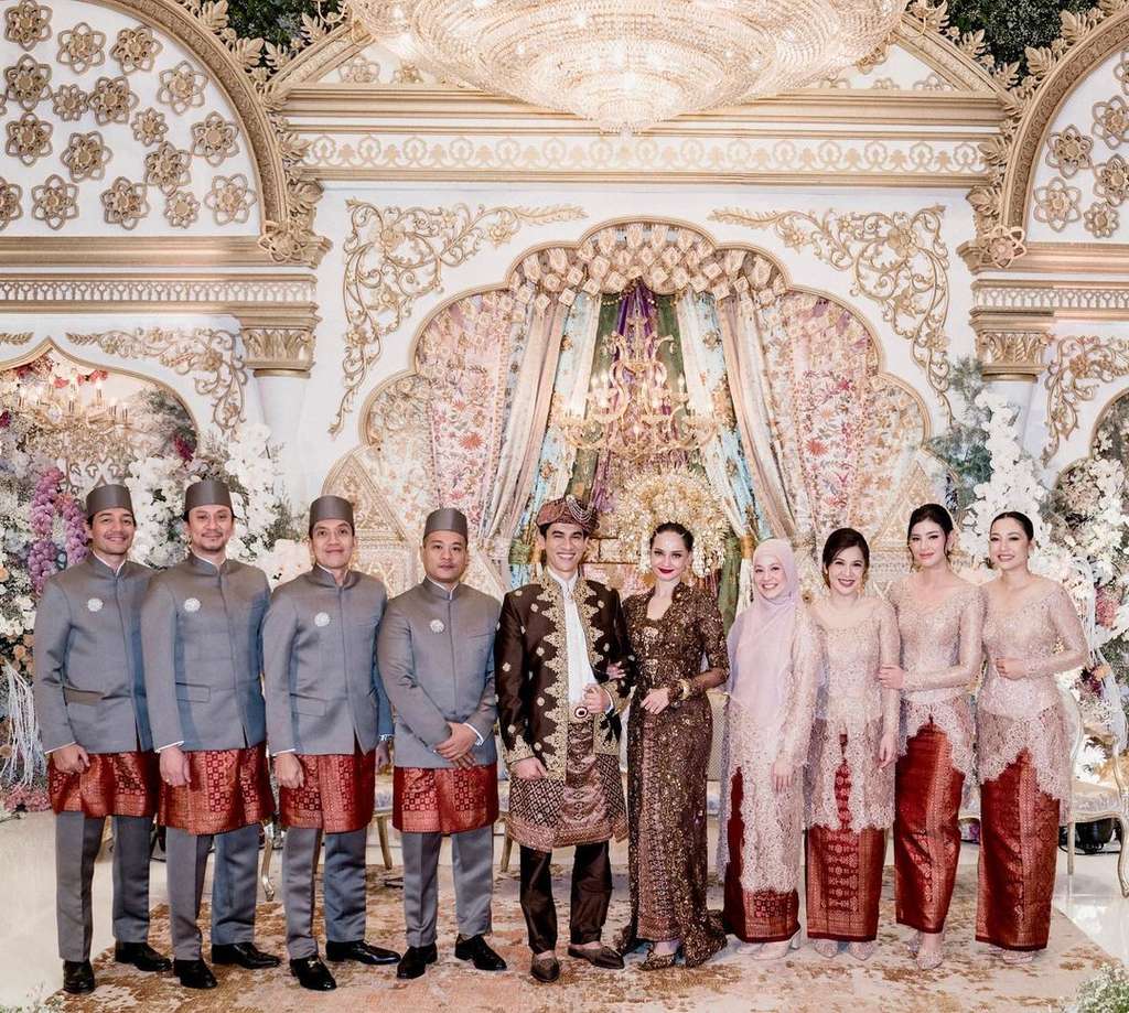 8 Potret Kebersamaan Desta & Natasha Rizky di Pernikahan Enzy Storia, Tampil Serasi, Masih Satu Mobil Bareng!