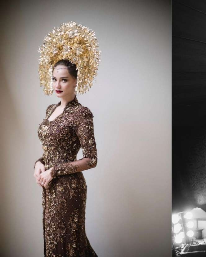 Adu Gaya Jessica Mila VS Enzy Storia, Dua Sahabat yang Nikah di Bulan yang Sama!