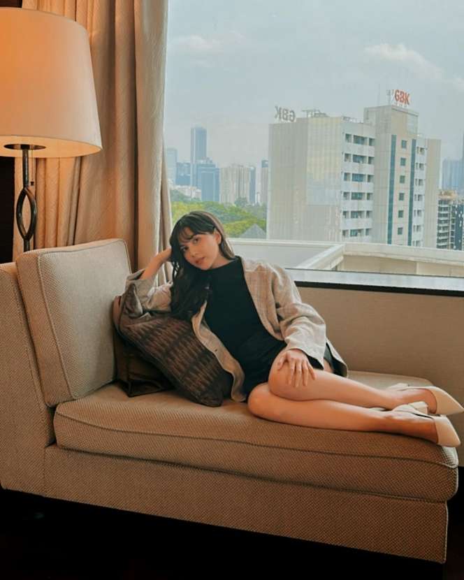 Adu Gaya Jessica Mila VS Enzy Storia, Dua Sahabat yang Nikah di Bulan yang Sama!