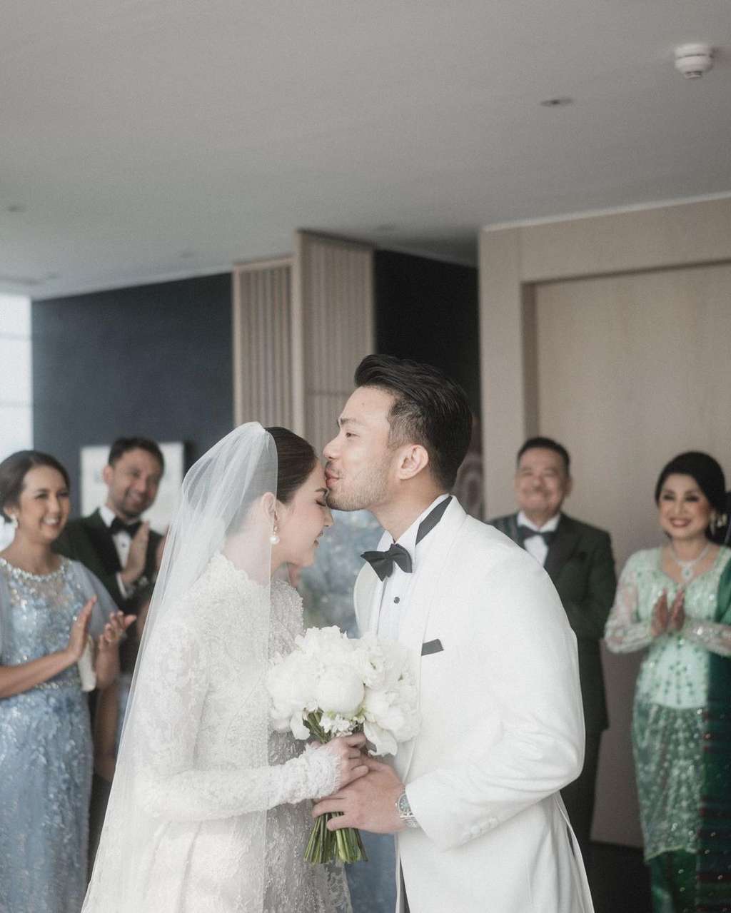 Adu Gaya Jessica Mila VS Enzy Storia, Dua Sahabat yang Nikah di Bulan yang Sama!