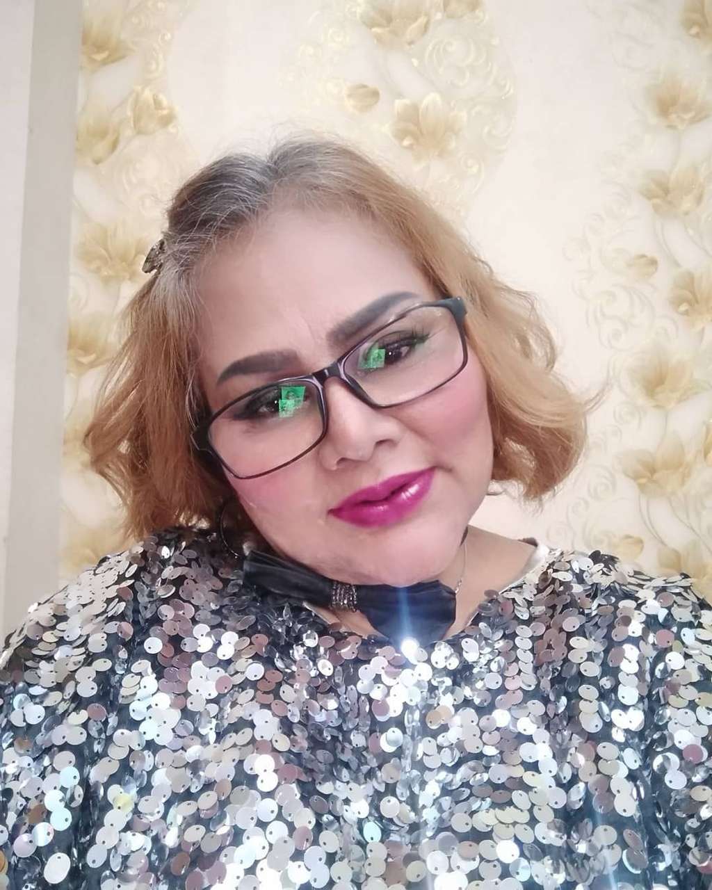 10 Adu Gaya Ibunda Virgoun VS Ibu Indah Permatasari, Disebut `Mertua Idaman` Oleh Netizen, Mudanya Bule Banget!