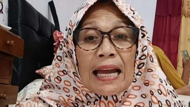 10 Adu Gaya Ibunda Virgoun VS Ibu Indah Permatasari, Disebut `Mertua Idaman` Oleh Netizen, Mudanya Bule Banget!