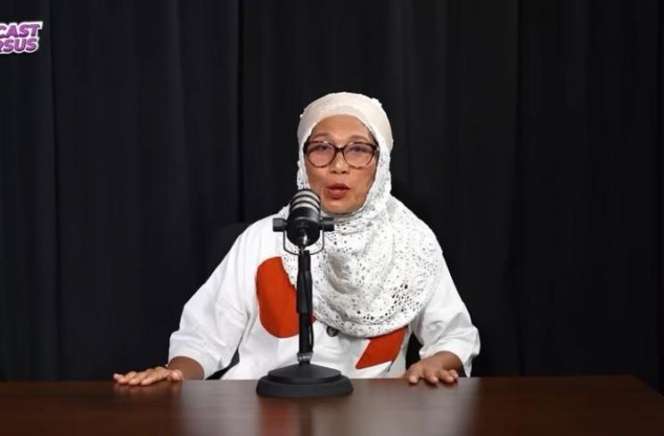 10 Adu Gaya Ibunda Virgoun VS Ibu Indah Permatasari, Disebut `Mertua Idaman` Oleh Netizen, Mudanya Bule Banget!