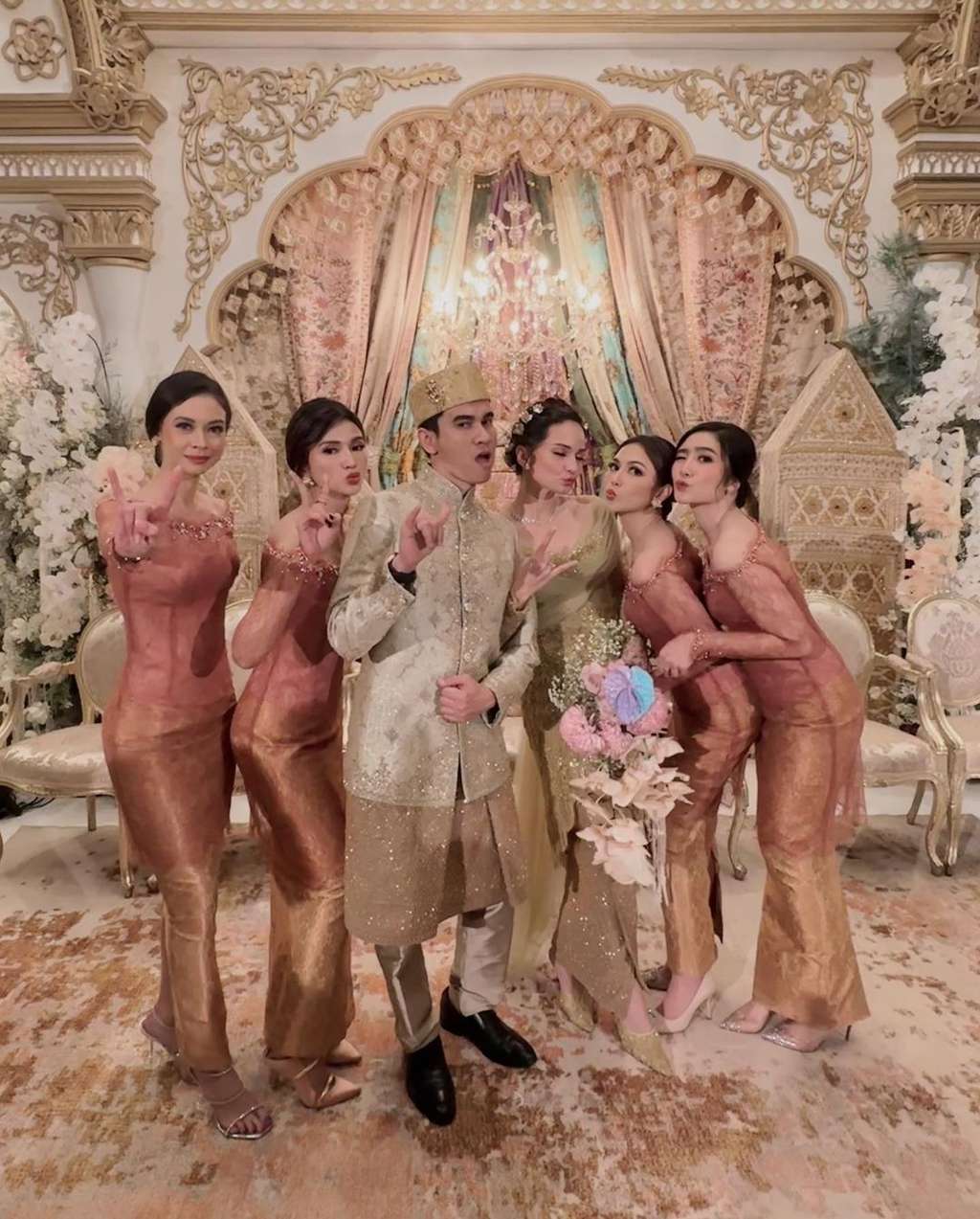 10 Potret Enzy Storia dan Para Bridesmaid, Jessica Mila Paling Disorot, Tak Kalah Cantik dari Pengantin!