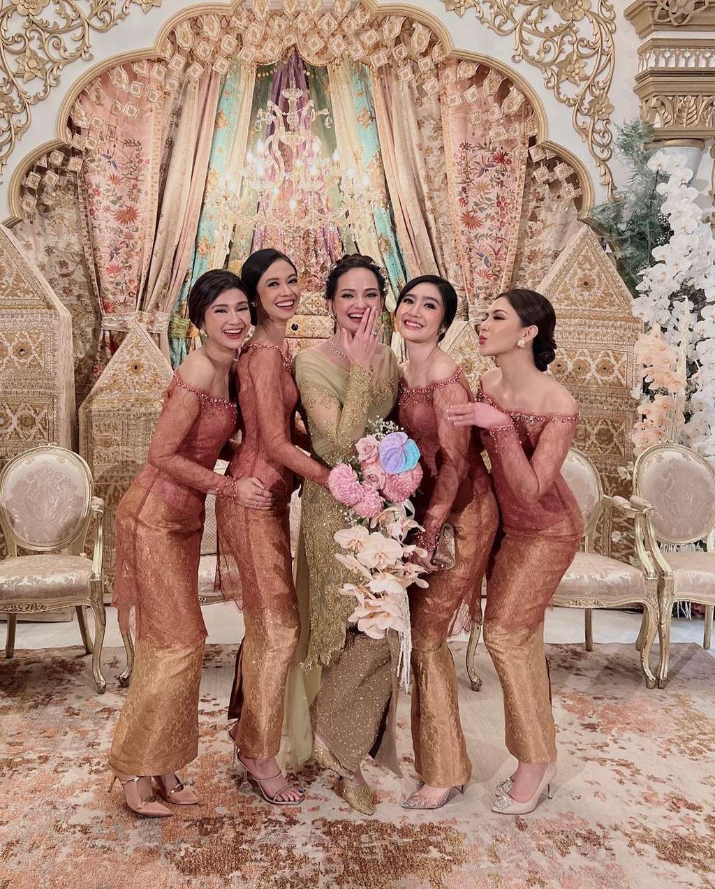 10 Potret Enzy Storia dan Para Bridesmaid, Jessica Mila Paling Disorot, Tak Kalah Cantik dari Pengantin!
