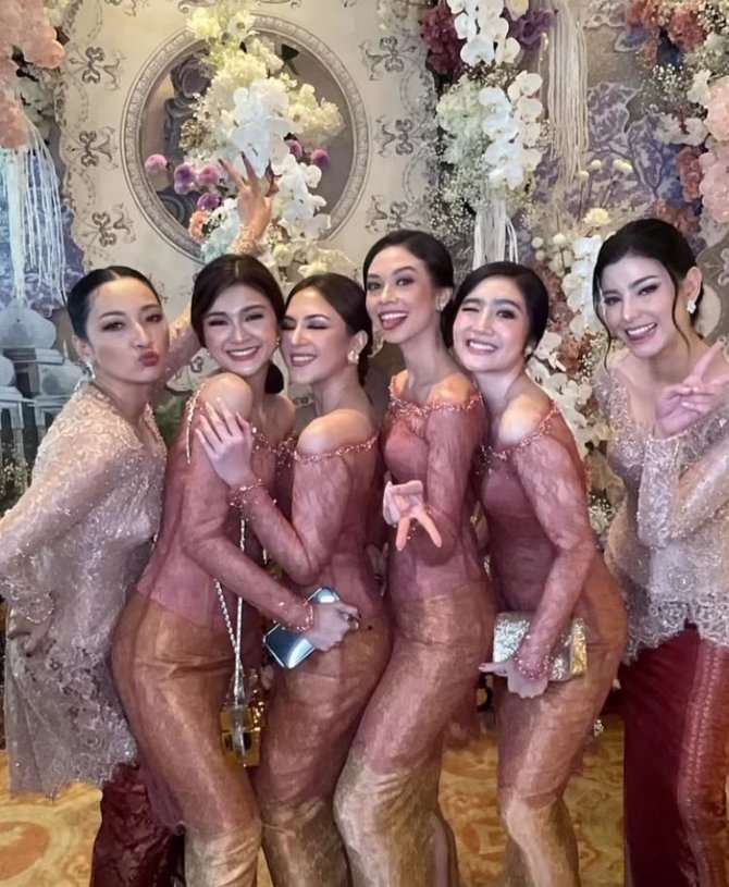 10 Potret Enzy Storia dan Para Bridesmaid, Jessica Mila Paling Disorot, Tak Kalah Cantik dari Pengantin!