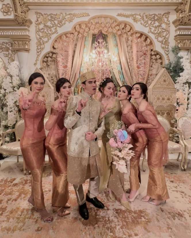 10 Potret Enzy Storia dan Para Bridesmaid, Jessica Mila Paling Disorot, Tak Kalah Cantik dari Pengantin!