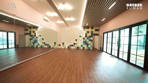 10 Potret Rumah Baru Cinta Laura Seluas 3 Hektar, Super Mewah & Modern, Bak Hunian di Masa Depan!