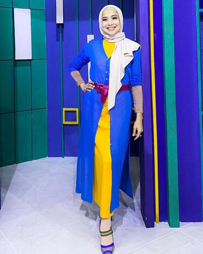 Potret Feni Rose Berhijab, Mantap Hijrah usai Ngobrol dengan Sosok Ini