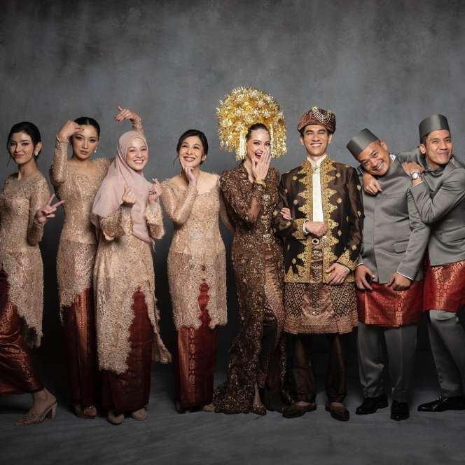 Foto Bareng Desta Dipernikahan Enzy, Natasha Rizki Beri Simbol Begini, Jadi Sorotan