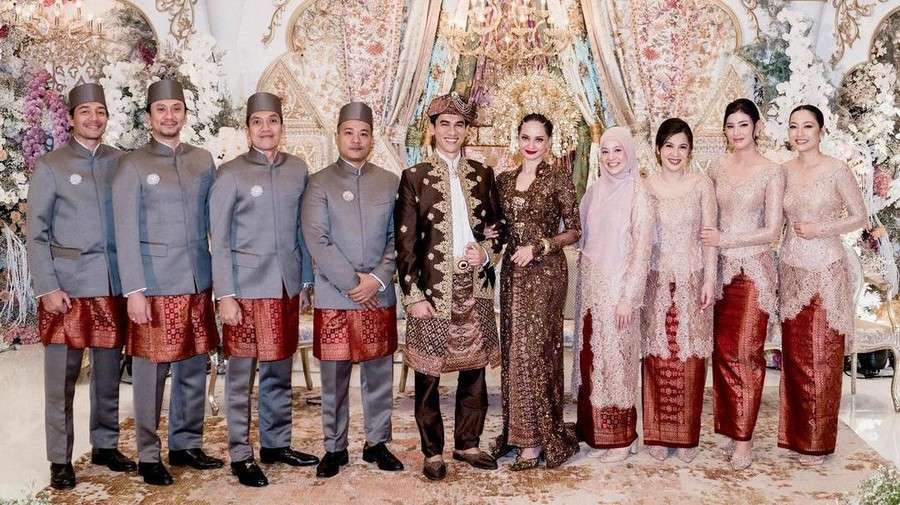 Foto Bareng Desta Dipernikahan Enzy, Natasha Rizki Beri Simbol Begini, Jadi Sorotan