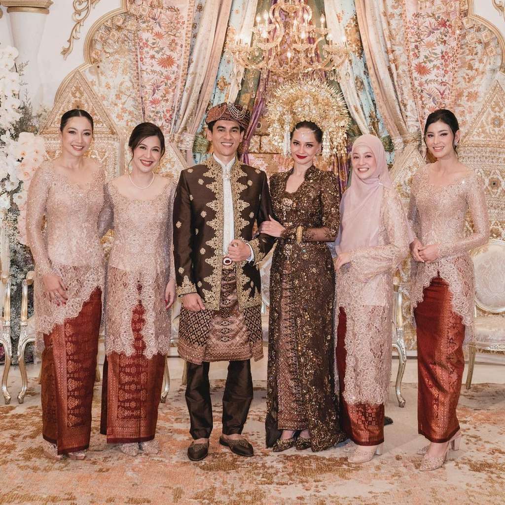 Foto Bareng Desta Dipernikahan Enzy, Natasha Rizki Beri Simbol Begini, Jadi Sorotan