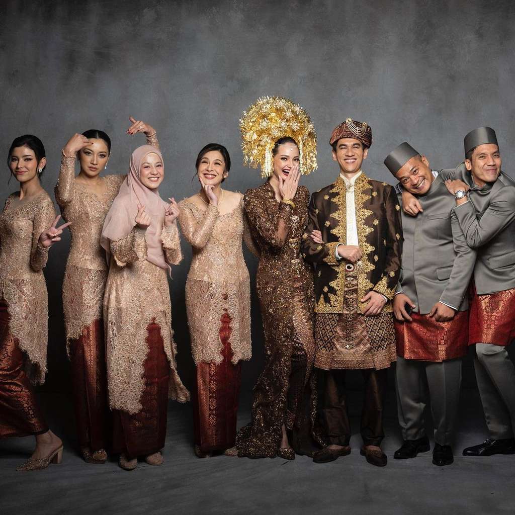 Foto Bareng Desta Dipernikahan Enzy, Natasha Rizki Beri Simbol Begini, Jadi Sorotan