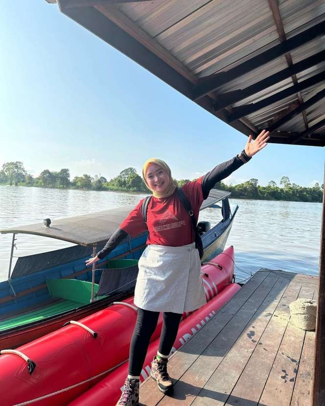 Potret Tiktoker Asrinda Basri, Dulunya Tinggal di Rumah Kayu Kini Sukes Punya Mobil dan Renovasi Rumah