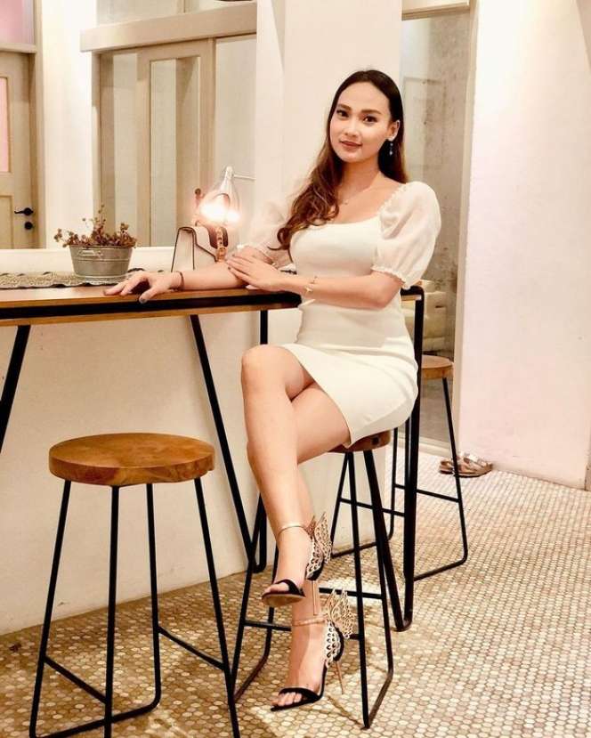 Potret Lycie Joanna Puteri Indonesia Intelegensia 2019 yang Dihujat Usai Jadi Calo Jual Tiket Coldplay, Bangga Follower Naik!